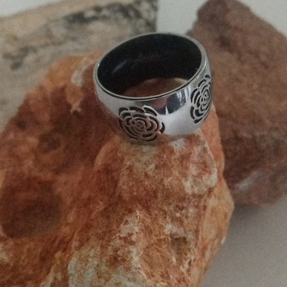 Stainless Steel Celtic Rose Ring Size 7 - Picture 4 of 5